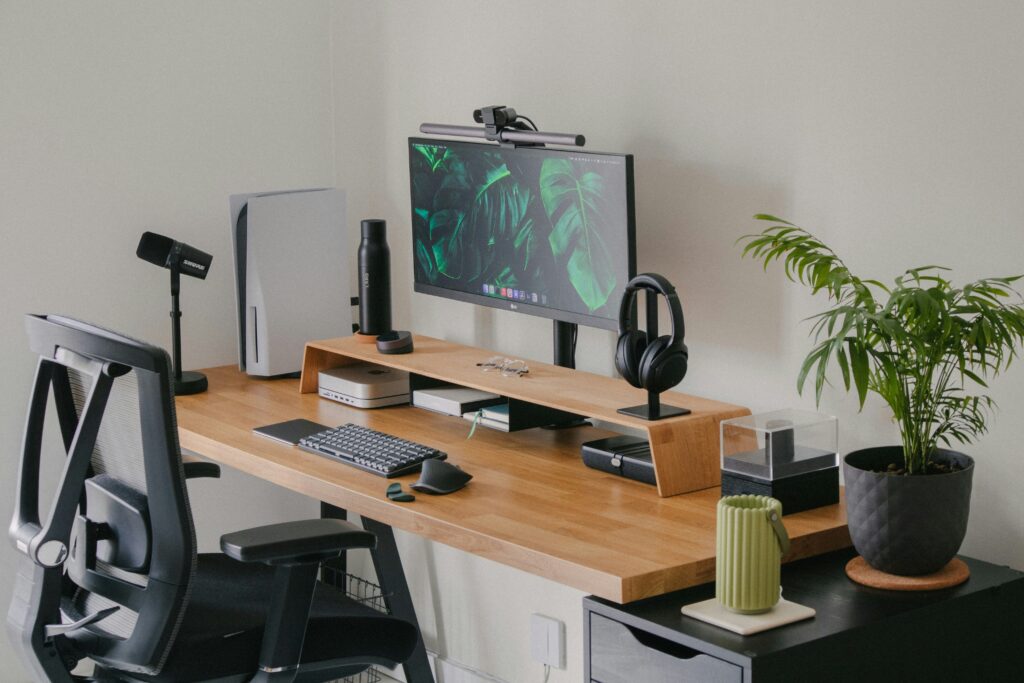 How to Build the Perfect Home Office Setup in Canada for Under $1,000